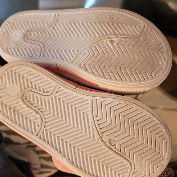 ๐5/$20๐ Rainbow Toddler Shoes with Rainbows - Picture 3 of 5